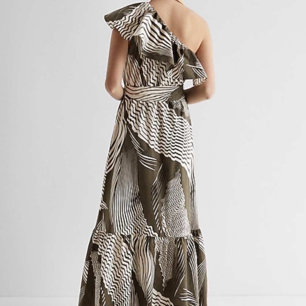 One Shoulder Ruffle Maxi - Picture 3 of 6